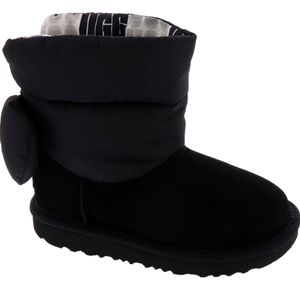 Ugg toddler boots size 6 or 7